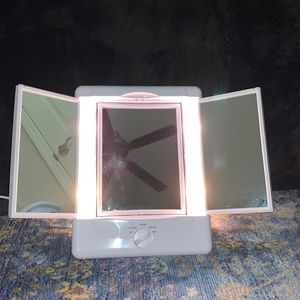 COPY - CONAIR Makeup Mirror